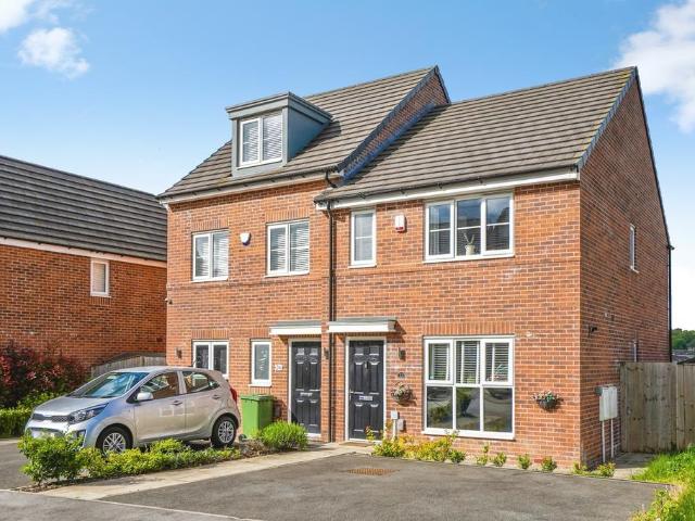 House for sale in Farnley, West Yorkshire
