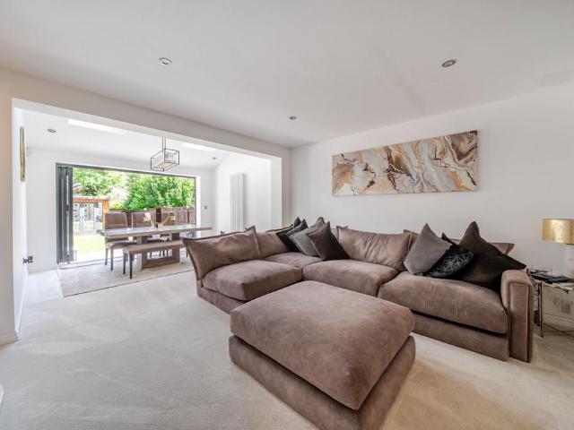House for sale in West Wickham, Greater London
