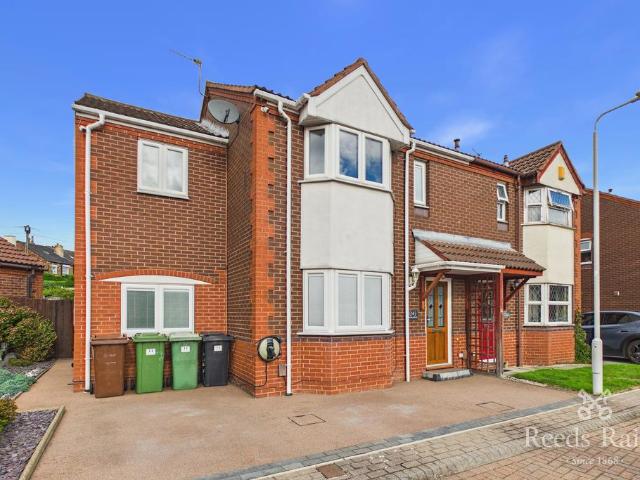 House for sale in Robin Hood, Leeds