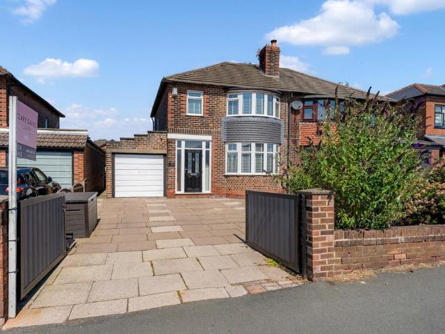 House for sale in New Hall Farm, Wigan