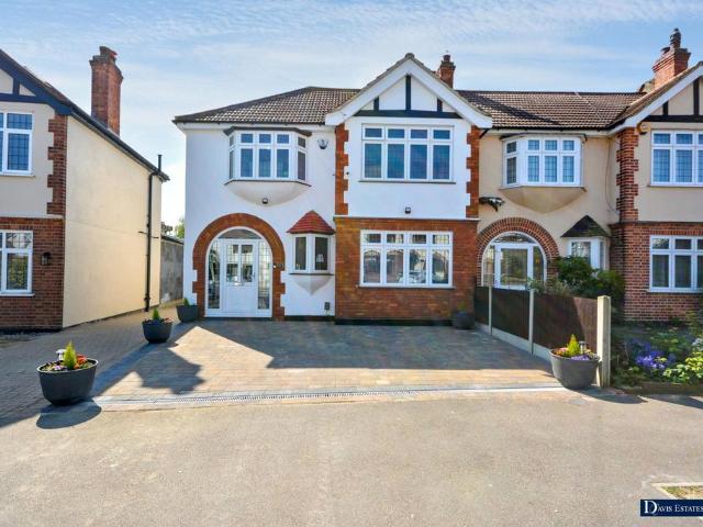 House for sale in Harold Wood, Greater London