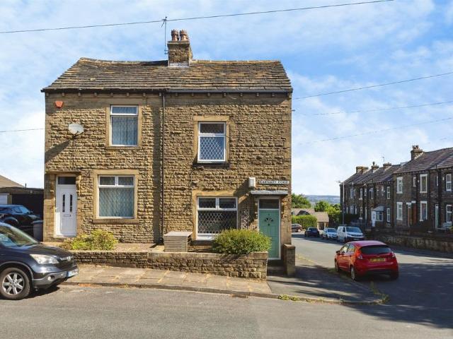 House for sale in Slack Side, West Yorkshire