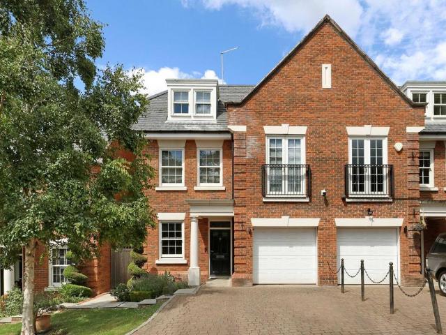 House for sale in Gerrards Cross, Tatling End