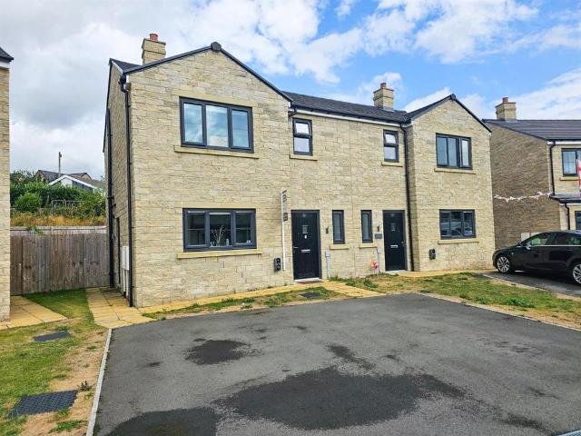 House for sale in Steeton, West Yorkshire