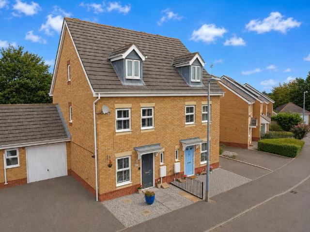 House for sale in Houghton Regis, Bedfordshire