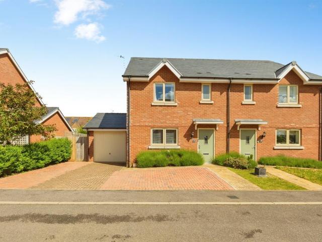 House for sale in Oakley