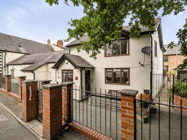 House for sale in Llanfyllin