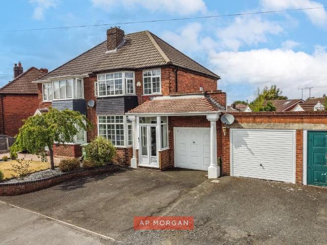 House for sale in Halesowen, West Midlands