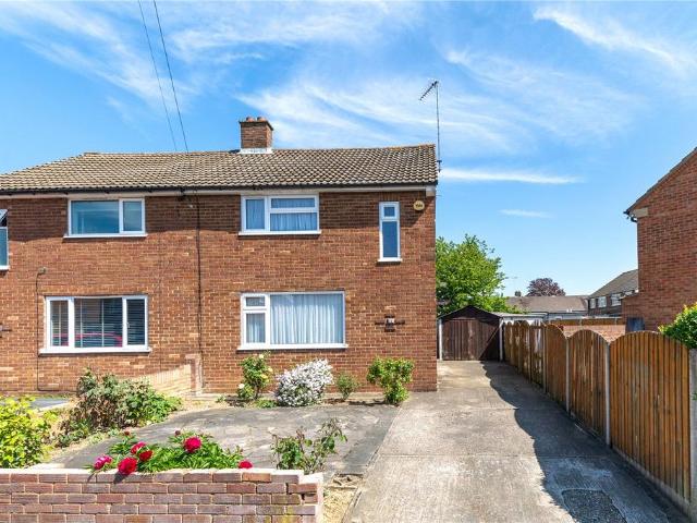 House for sale in Spring Park, Luton