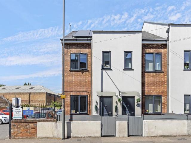 House for sale in Totteridge, Cressex
