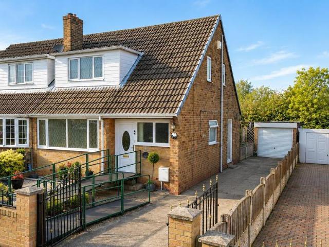 House for sale in South Kirkby and Moorthorpe, South Kirkby