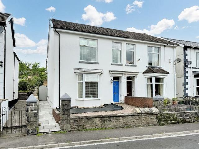 House for sale in Robertstown, Trecynon