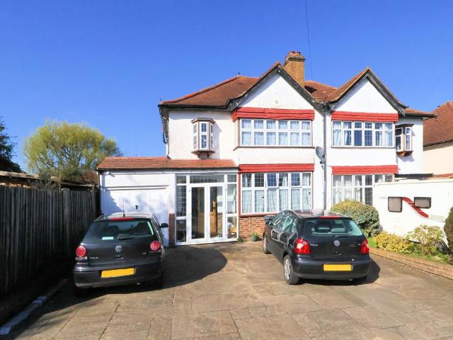 House for sale in London Borough of Croydon, Shirley