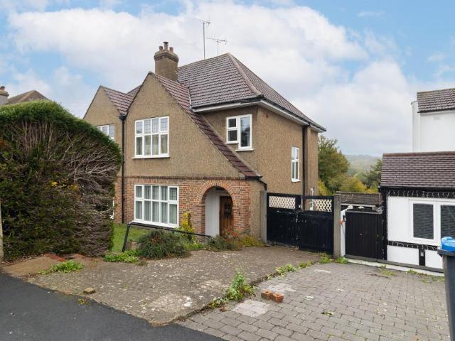 House for sale in London Borough of Croydon, Selsdon