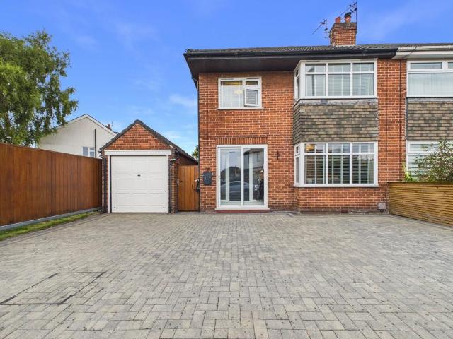 House for sale in Roby Mill, Lancashire