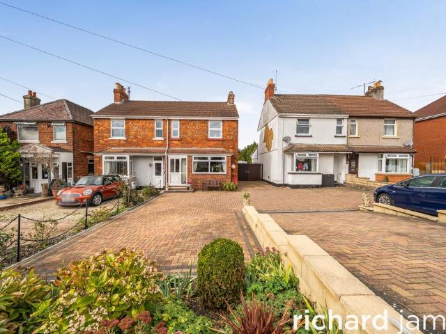 House for sale in Penhill, Swindon