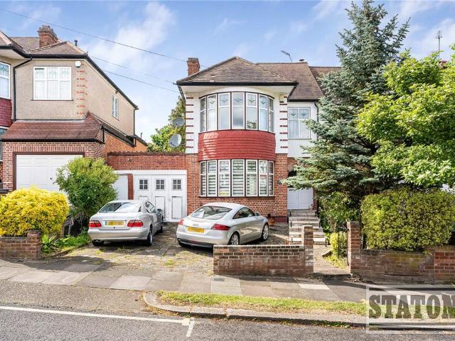 House for sale in Cockfosters, Greater London