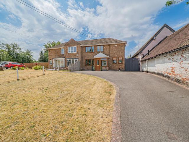 House for sale in Bickenhill, West Midlands