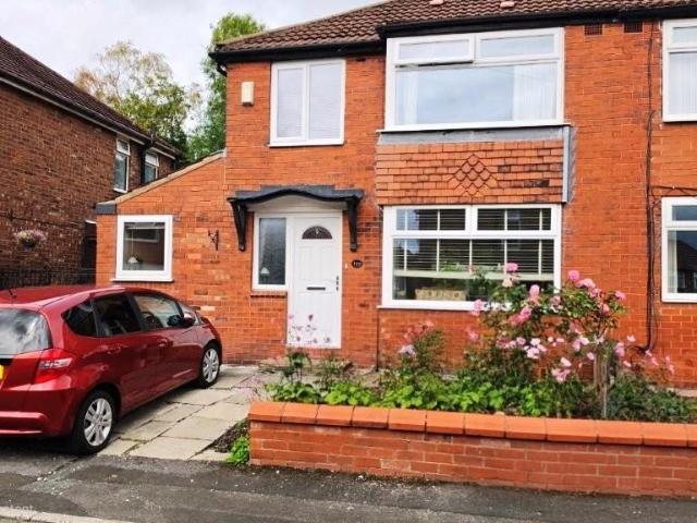 House for sale in Guide Bridge, Greenheys