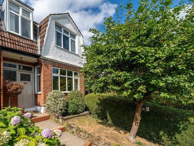 House for sale in London Borough of Lewisham, Ladywell