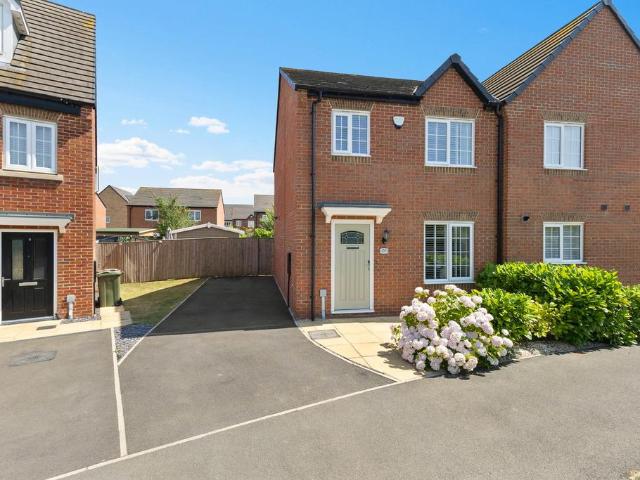 House for sale in Purston Jaglin, West Yorkshire