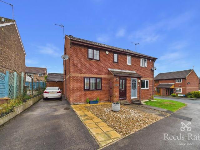 House for sale in Tingley, West Yorkshire