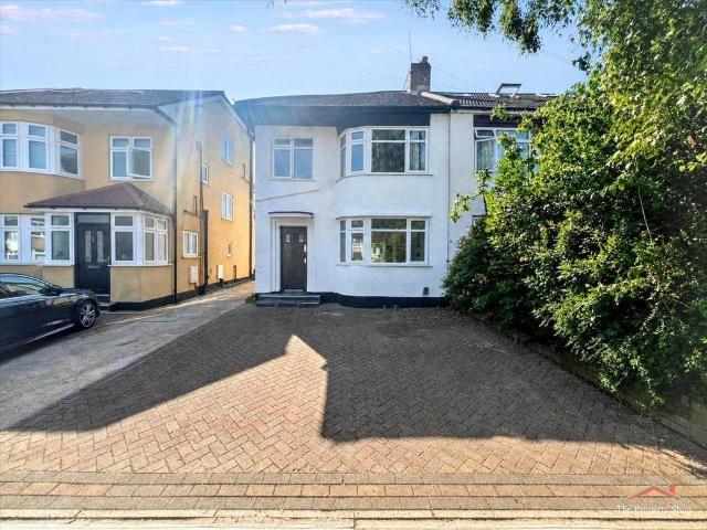 House for sale in South Stanmore, Greater London