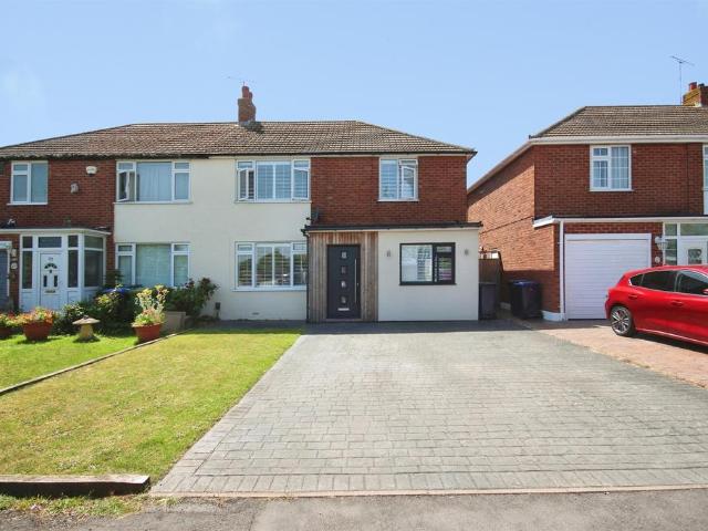 House for sale in Whitnash, Green Close