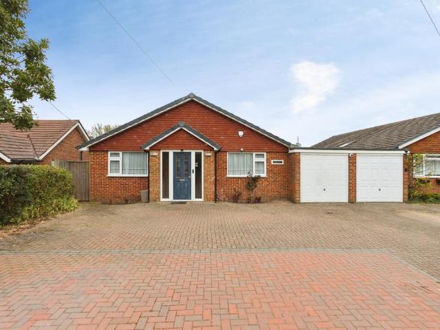 Bungalow for sale in Midway, Kent