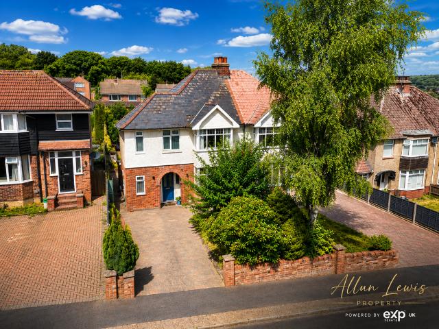House for sale in River, Ash