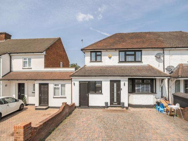 House for sale in The Cedars Estate, Batchworth
