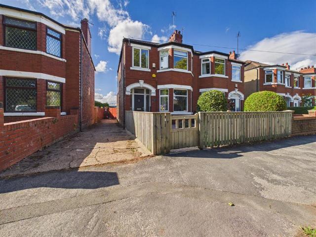 House for sale in Anlaby Park, Hull