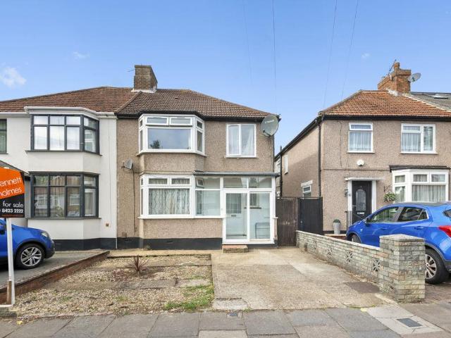House for sale in Wood End, Greater London