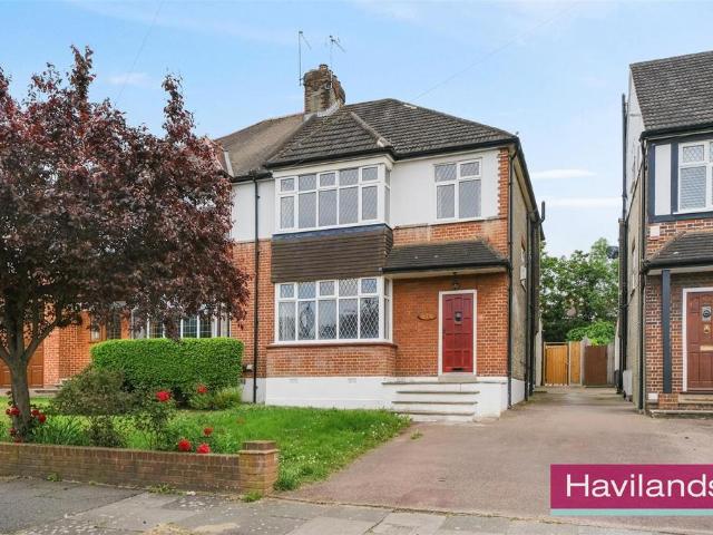 House for sale in Winchmore Hill, Greater London
