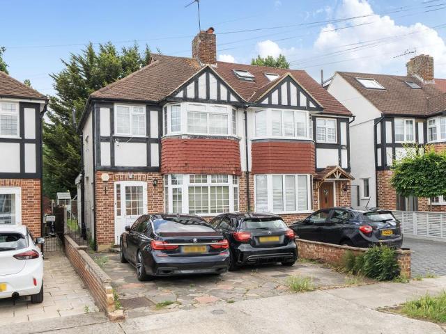 House for sale in Motspur Park, Greater London