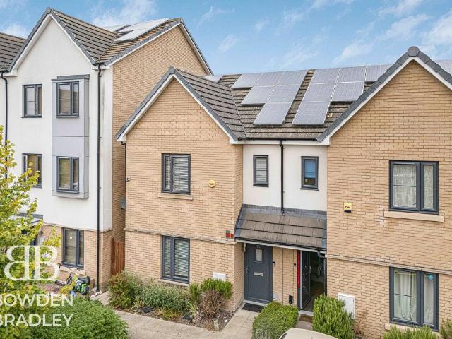 House for sale in Hainault, Greater London
