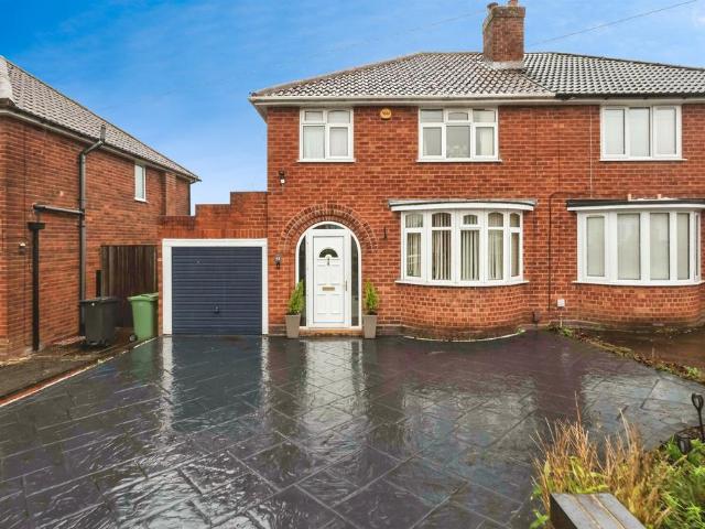 House for sale in Halesowen, West Midlands