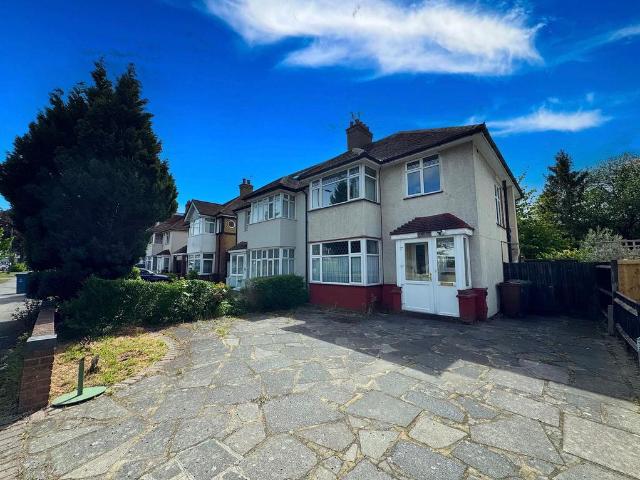House for sale in Canons Park, Greater London