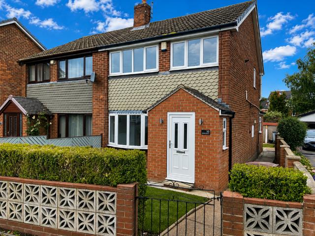 House for sale in Purston Jaglin, West Yorkshire