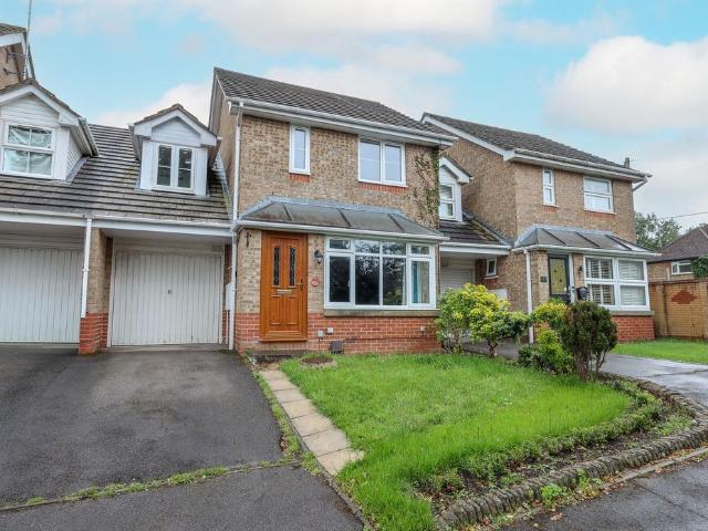 House for sale in Perryfields, West Sussex