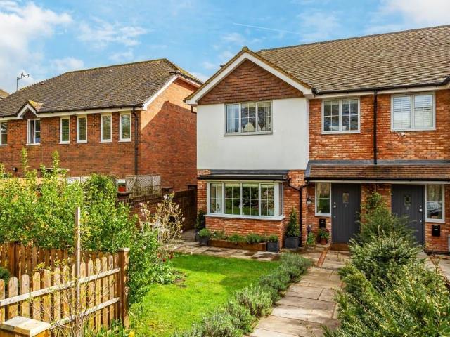 House for sale in Pachesham Park, Surrey