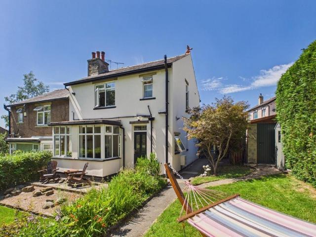 House for sale in Riddlesden, West Yorkshire