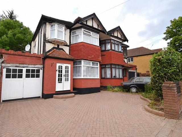 House for sale in Chingford, Greater London