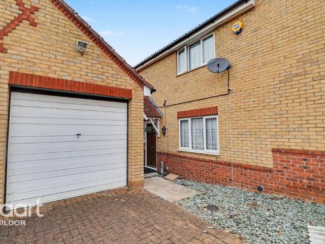 House for sale in Laindon, Essex