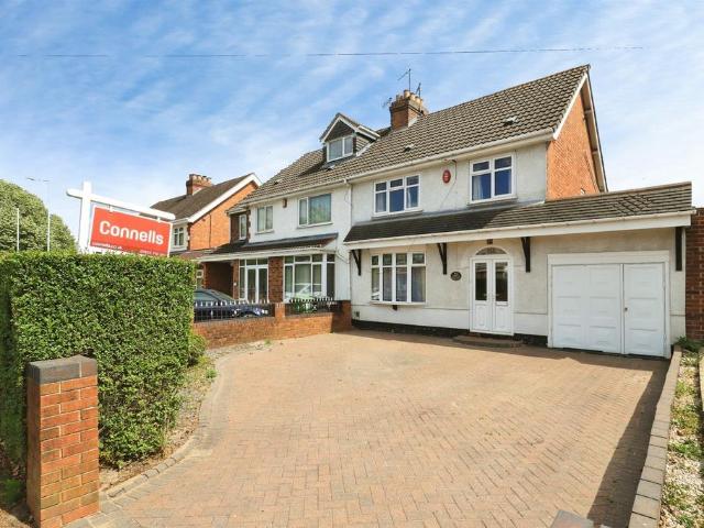 House for sale in Wood End, Park Village