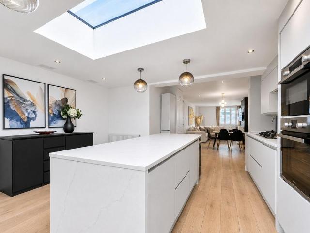 House for sale in Earlsfield, Greater London