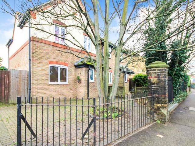 House for sale in Hornchurch, Greater London