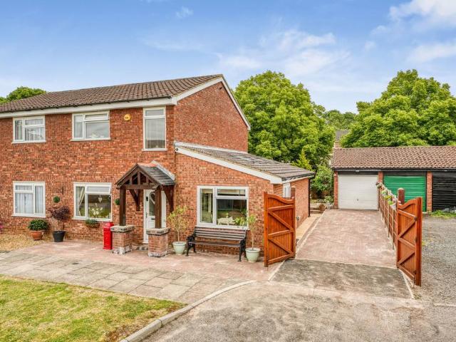 House for sale in Calverton End, Milton Keynes