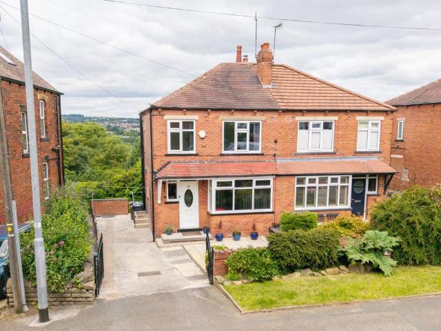 House for sale in Farsley, West Yorkshire