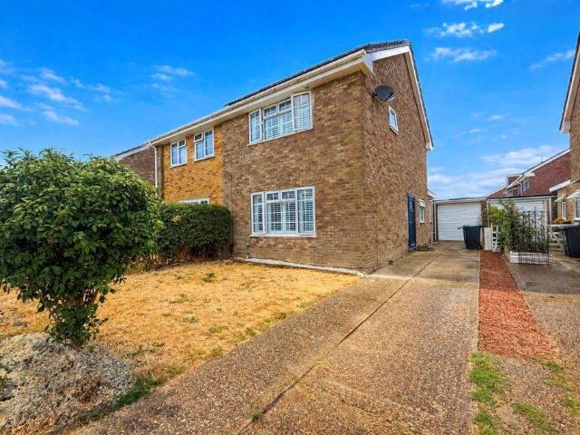 House for sale in Lee-on-the-Solent, Middlecroft